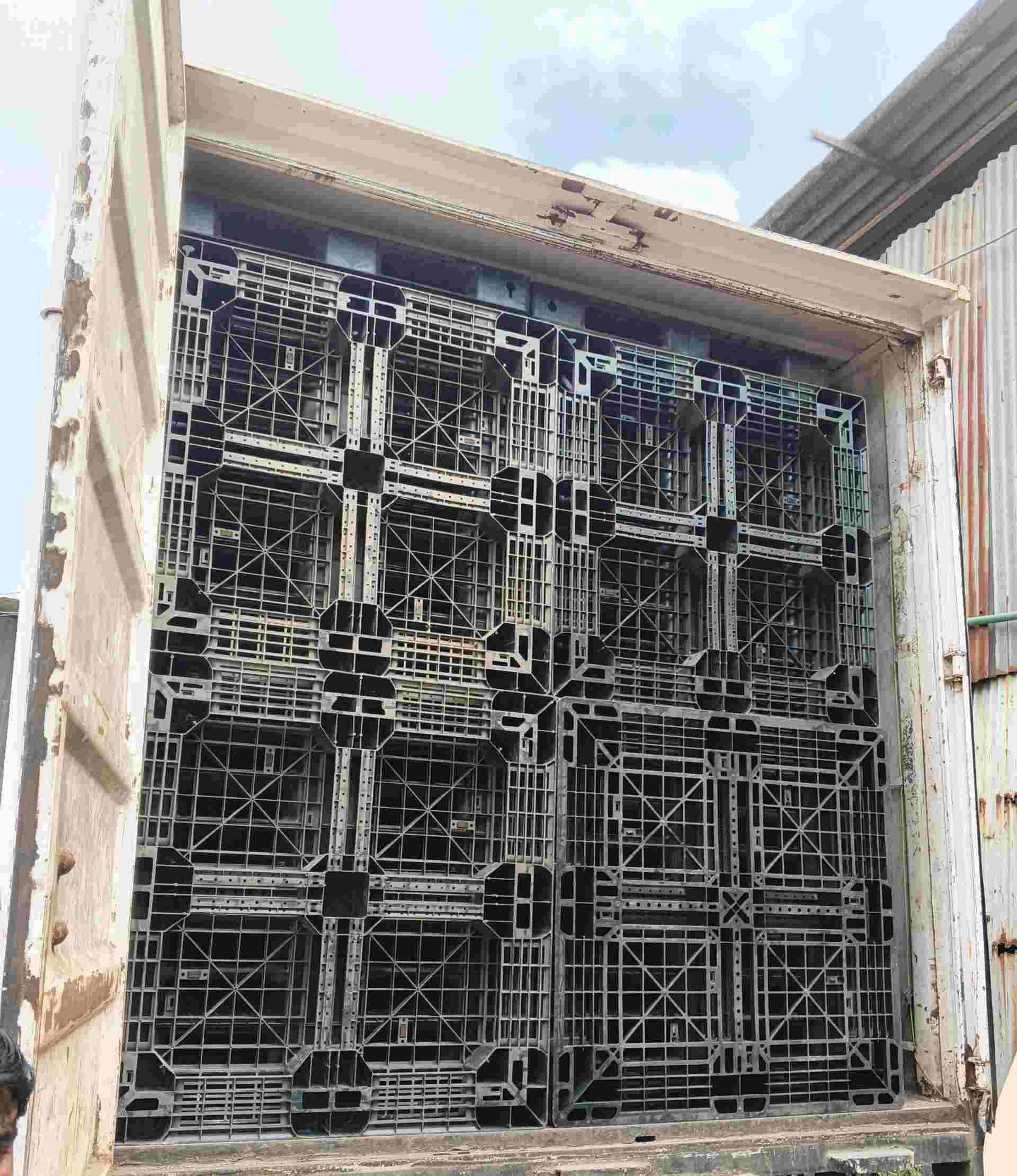 PLASTIC BOX Plastic Waste Stock Lots Finish Goods Blow thane maharashtra india Scrap4trade